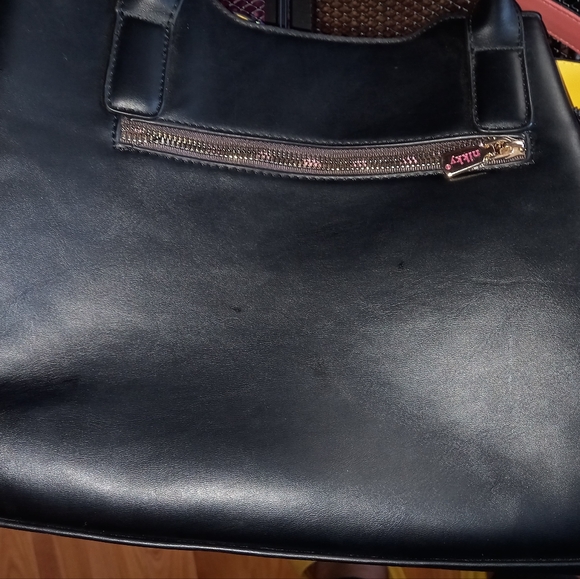 Handbag - Picture 5 of 6